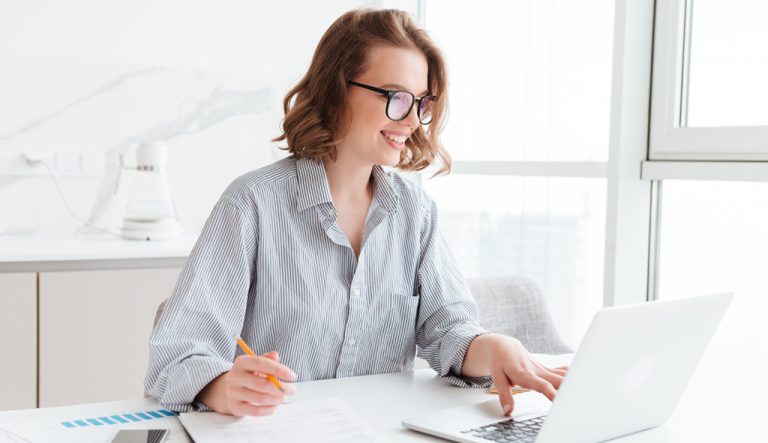 Globalization & Internationalization What Role Does Each Play - Portada